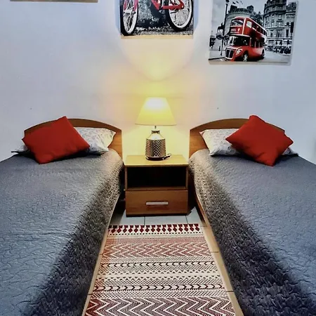 民宿 F2 2 Lovely Room, Living And Bathroom Shared , St Julians *